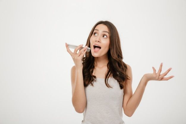 Cómo escuchar y enviar mensajes de voz en tu teléfono móvil