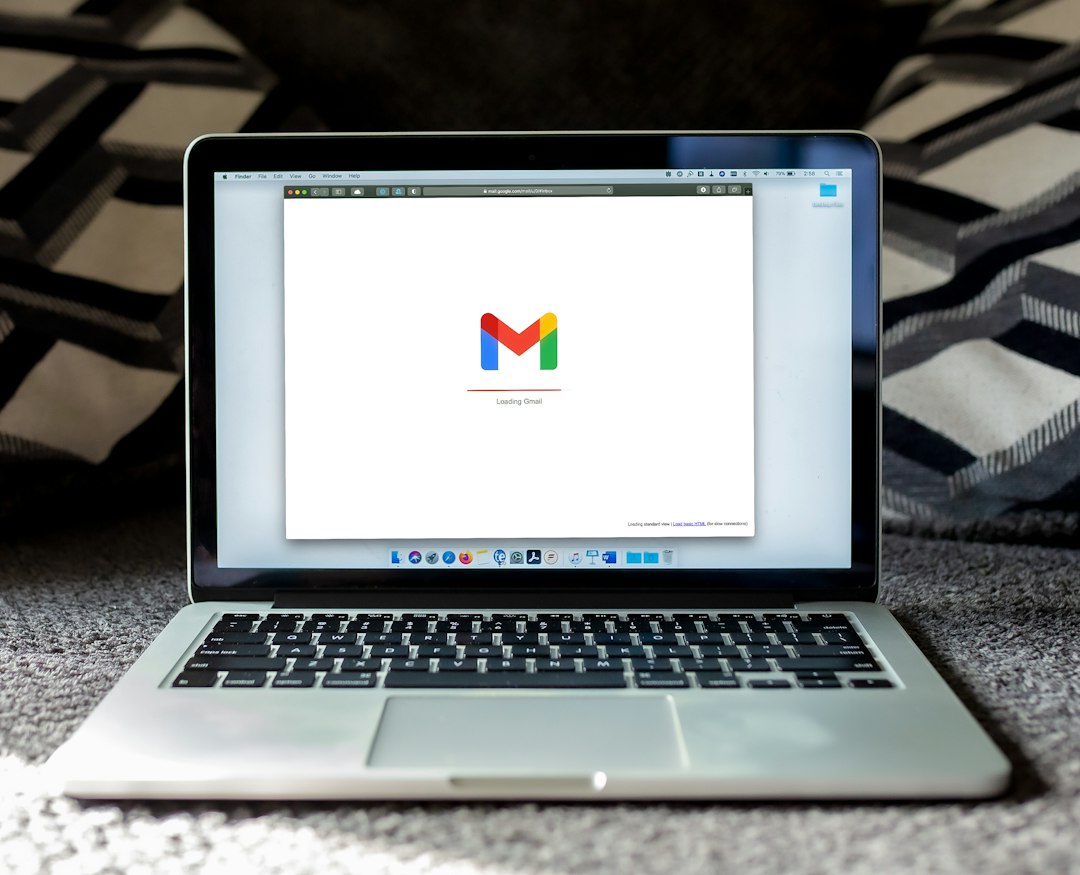 Cómo Verificar Datos de Email de Remitente Desconocido Antes de Abrir